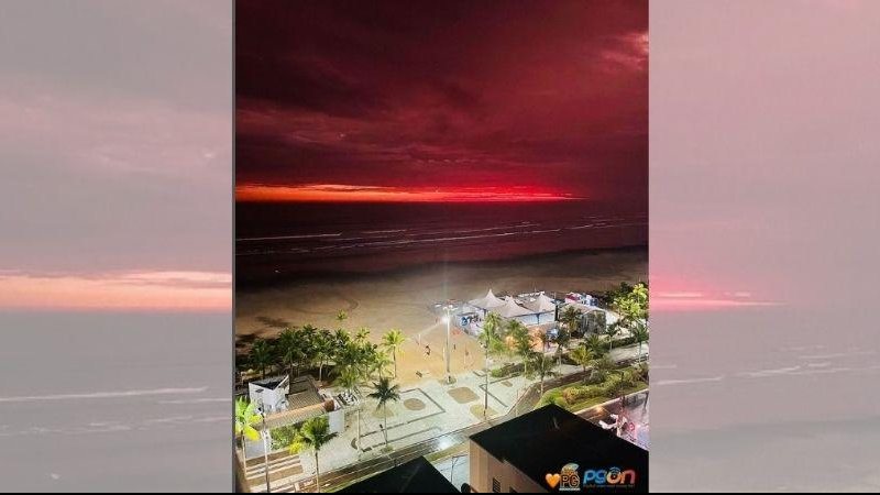 Espetáculo do crepúsculo avermelhado visto do alto Pôr-do-sol magnífico pinta o céu de fogo em Praia Grande Céu avermelhado no pôr-do-sol de Praia Grande em 31 de janeiro - Reprodução/PGON