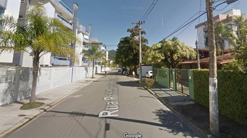 Rua Robillard de Marigny, no bairro Itaguá, em Ubatuba, local do acidente Carro capota no bairro Itaguá em Ubatuba (SP) e deixa um ferido Rua Robillard de Marigny, no bairro Itaguá - Foto: Google Imagens