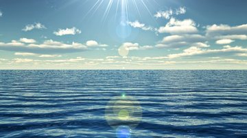 Notícias - 2021 / 02.05.2022 Oceano com céu com nuvens e sol alto - Copyright: WPFlare