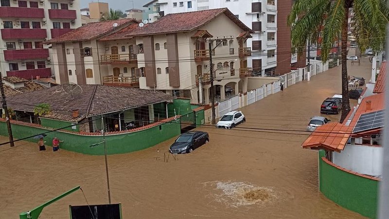 Bairros em Ubatuba ficam alagados Temporal não dá trégua e bairros do Litoral Norte ficam embaixo d’água ruas alagadas - Foto: Divulgação