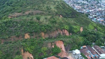 Caraguatatuba está em estado de alerta  Morro em Caraguatatuba - Divulgação