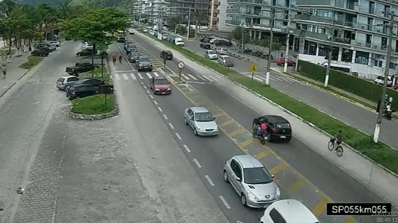 Lentidão no km 55 da Rio-Santos Rodovia Rio-Santos - Motoristas enfrentam lentidão na Rio-Santos Rodovia com lentidão - Imagem: DER-SP