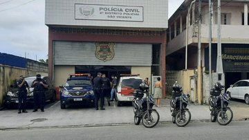 A moto foi recuperada e devolvida para a vítima Polícia Civil de São Vicente - Divulgação/Prefeitura de São Vicente