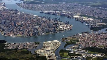 Projeto que liga Santos e Guarujá foi aprovado e deve se tornar realidade Túnel Santos Guarujá pode sair a partir de 2022 Foto aérea do porto de Santos - Divulgação