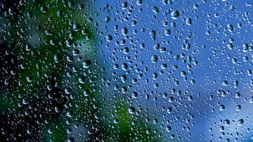 Defesa Civil Estadual faz alerta para grandes volumes de chuva em todo Litoral paulista Confira a previsão do tempo para o Litoral de SP nesta quinta-feira (6) Vidro de janela molhado de chuva - Pixabay