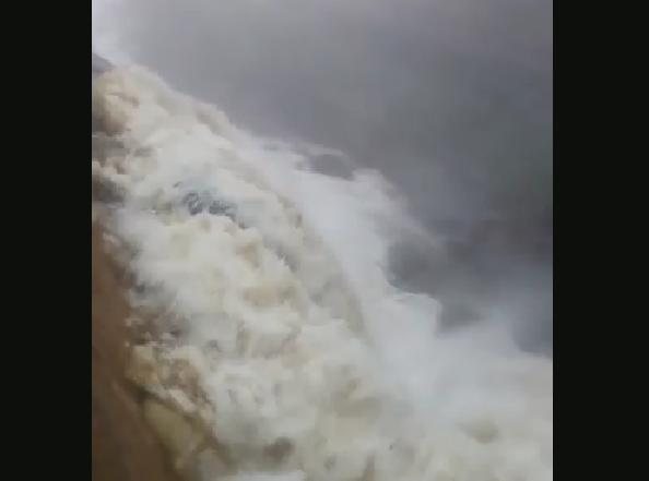 Represa fica em Bertioga, litoral de São Paulo e foi construída em 1.910 Represa da Usina Hidrelétrica de Itatinga Represa da Usina Hidrelétrica de Itatinga com alto volume d'água - Reprodução