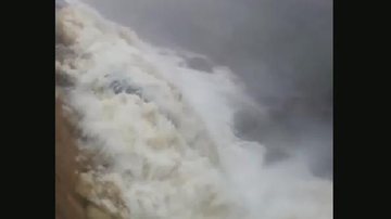 Represa fica em Bertioga, litoral de São Paulo e foi construída em 1.910 Represa da Usina Hidrelétrica de Itatinga Represa da Usina Hidrelétrica de Itatinga com alto volume d'água - Reprodução