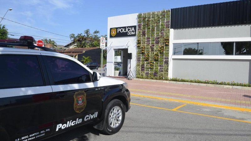 Autor desferiu uma facada no pescoço de sua companheira Delegacia Praia Grande - Divulgação/Polícia Civil