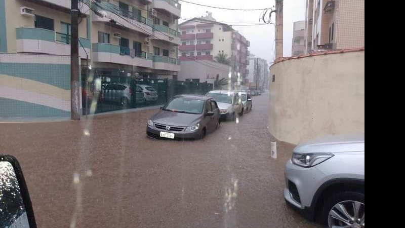 Situação mais alarmante é a do bairro Perequê Mirim, que registrou entre 17h e 18h, 96mm de chuva Desastres naturais deixam Ubatuba em estado de atenção - Divulgação prefeitura de Ubatuba