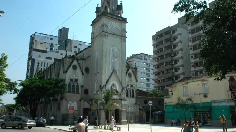 Furto aconteceu na madrugada desta sexta-feira (28) Paróquia de Santos é assaltada e tem aparelho celular levado Igreja da Pompéia, em Santos - Prefeitura de Santos
