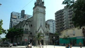 Furto aconteceu na madrugada desta sexta-feira (28) Paróquia de Santos é assaltada e tem aparelho celular levado Igreja da Pompéia, em Santos - Prefeitura de Santos