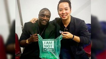 Kumala ao lado do rapper Akon (à esquerda) - Reprodução/Instagram