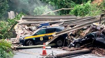 Posto da Polícia Rodoviária é destruído após deslizamento de terra Chuvas no litoral - Divulgação