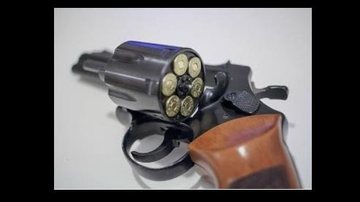 Informações apontam que local de guarda dos armamentos possuía vulnerabilidades de segurança Arsenal de armas é furtado de empresa de segurança em Praia Grande Imagem ilustrativa, arma - Imagem ilustrativa. Reprodução: Getty Images
