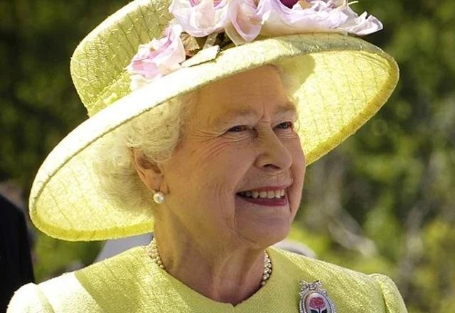 Rainha Elizabeth 2ª  Rainha Elizabeth II de amarelo - Pixabay