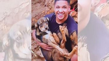 Momento em que o publicitário Carlos Menezes encontra Pitoco vivo Emocionante: Cão é encontrado com vida por seu dono após tragédia em Petrópolis Homem segura cachorro no colo em meio à lama em Petrópolis - Reprodução/Redes Sociais