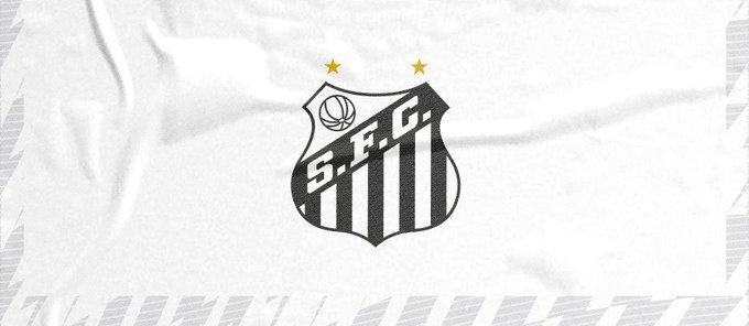 Mostra, que tem entrada gratuita, mostra a trajetória do "Peixe" Exposição em comemoração aos 110 anos do Santos FC acontece em shopping da cidade Escudo do Santos em fundo branco - Twitter Santos FC