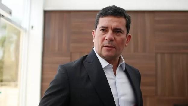 Moro comunicou que agora faz parte do partido União Brasil (44) Sérgio Moro+ Sérgio Moro com camisa branca e terno preto - Divulgação