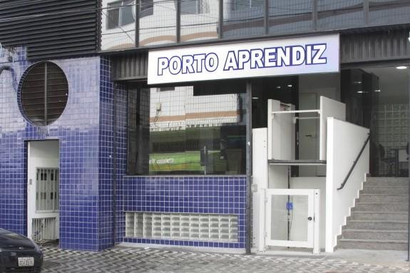 Polo funcionará no prédio do Porto Aprendiz, no bairro Boqueirão Universidade pública oferecerá 300 vagas para novos alunos em Praia Grande Fachada do prédio Porto Aprendiz - Divulgação