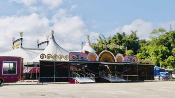 Circo está instalado no Ginásio Guaibê, localizado na avenida Santos Dumont, 420, Santo Antônio, no Guarujá Espetáculo solidário: circo Stankowich oferece ingressos pela metade do preço nesta quarta (23) Fachada do circo - Divulgação