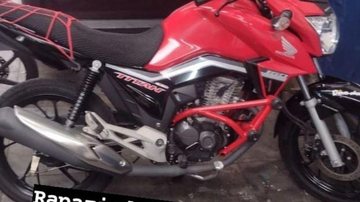 Placa da moto furtada é EXJ-9A79; veículo estava na avenida Presidente Wilson Moto Moto vermelha - Arquivo Pessoal