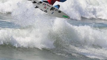 Groggia nas ondas de Israel Surfista de Santos vence com melhor manobra em Israel Surfista em onda - Imagem: Divulgação / Wolrd Surf League