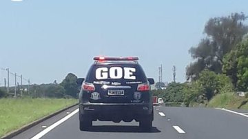 Equipes cumpriram mandados de busca e apreensão em cidades da Baixada Santista Carro do GOE Carro do GOE visto pela traseira - Divulgação
