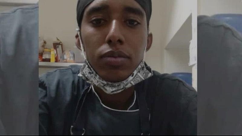 Djalma foi visto pela última vez às 7h do último domingo (6) Jovem desaparecido Jovem olhando para a câmera em uma selfie - Arquivo Pessoal