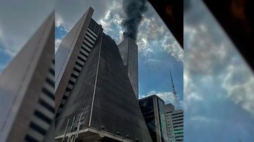Topo de edifício pega fogo na avenida paulista Incêndio Av Paulista - Reprodução Twitter