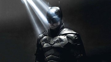 Novo Batman será interpretado pelo ator Robert Pattinson, conhecido por interpretar o vampiro Edward Cullen na saga Crepúsculo The Batman Batman olhando fixamente para a câmera - Divulgação