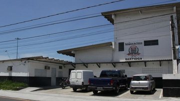 Proprietária tem diversas imagens da câmera de segurança e realizou um boletim de ocorrência para as devidas providências quanto ao crime Delegacia de Polícia de Bertioga Fachada da Delegacia de Polícia de Bertioga - Divulgação