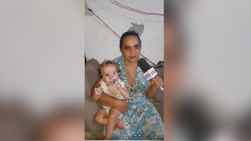 Ivanice é mãe de quatro filhos e passa por dificuldades em Ubatuba (SP) Após cirurgia na vesícula, mulher pede ajuda em Ubatuba (SP) mulher com filha de um ano no colo - Foto: Reprodução | Repórter do Povo Ubatuba