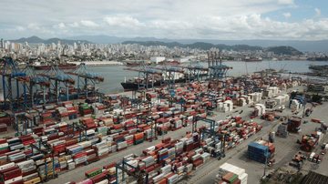 De acordo com os dados atualizados, o apoio marítimo cresceu 11,1% e o apoio portuário caiu 14,3%, no comparativo com 2021 Porto Imagem aérea do Porto - Divulgação/Prefeitura de Guarujá