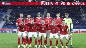 Seleção masculina da Rússia perfilada para o jogo contra o Chipe, nas eliminatórias da Euro, na Gazprom Arena, em São Petersburgo (11.nov.2021) Seleção masculina da Rússia perfilada para o jogo contra o Chipe, nas eliminatórias da Euro, na Gazprom Arena, e - Mikhail Shapaev/União de Futebol da Rússia