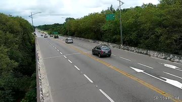 Tempo e visibilidade na via estão bons, segundo o DER Motorista encontra tráfego intenso na Rio-Santos nesta tarde de sexta (11) Km 214 da rodovia Rio-Santos - DER-SP