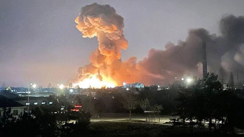 Explosão na capital ucraniana, Kiev 24/02/2022: Rússia invade a Ucrânia Forte explosão em Kiev, na Ucrânia - Gabinete do Presidente da Ucrânia