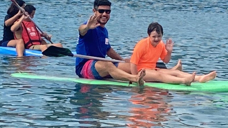 Entre as atividades realizadas, destaque para jogos de vôlei e futebol adaptados, passeios de caiaque, stand up paddle, além do Praia Acessível, projeto que oferece apoio às Pessoas com Deficiências (PcDs) e idosos com dificuldade de locomoção São Sebastiã - Foto: Prefeitura de São Sebastião