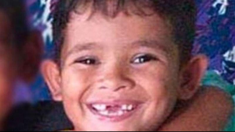 Júlio Henrique estava desaparecido desde quarta-feira (16), quando saiu para brincar com três garotos de 9, 11 e 12 anos Três crianças espancam e matam menino de 5 anos de idade Julio sorrindo em foto antes de crime - Reprodução