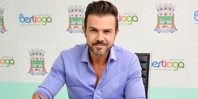 Caio Matheus (PSDB) obteve 59,8% de aprovação em pesquisa realizada nos nove municípios da região Pesquisa mostra que prefeito de Bertioga é o mais bem avaliado da Baixada Santista Prefeito Caio Matheus de Bertioga - Reprodução/ Prefeitura de Bertioga