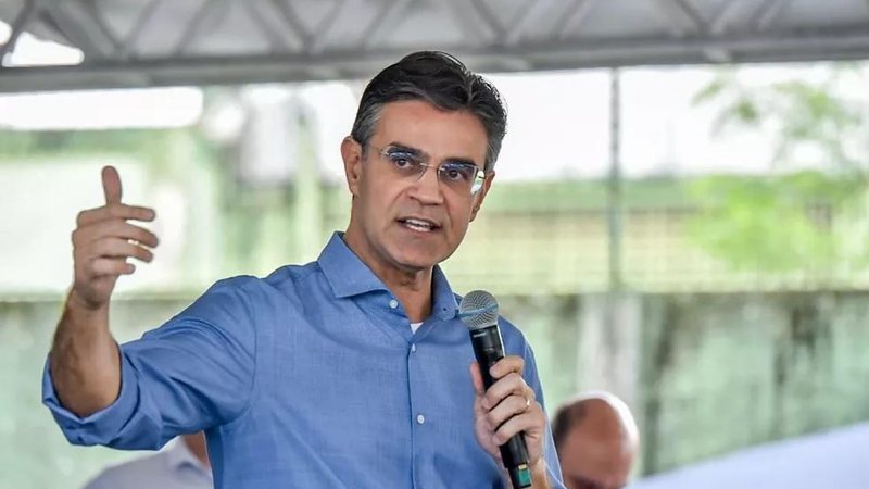 Governador de SP durante anúncio Foto 2 - SP anuncia investimentos de R$ 23 milhões em Santos Homem discursando - Imagem: Divulgação / Governo de SP