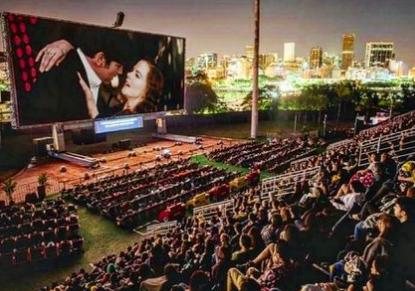 Cinema será exibido em um espaço de 325 m² no Jockey Club de São Paulo Maior cinema a céu aberto Cinema a céu aberto com plateia - Divulgação
