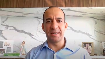 Paulo Alexandre Barbosa durante entrevista para o Café da Manhã - TV Cultura Litoral
