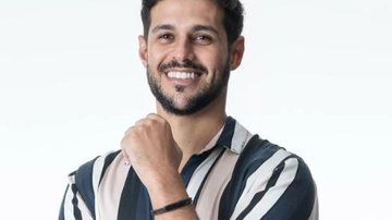 Rodrigo Mussi tem 36 anos e participou do BBB 2022 Rodrigo Mussi Rodrigo Mussi olhando para a foto sorridente - Divulgação