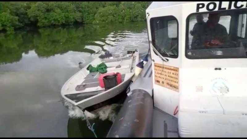 Embarcação havia sido roubada em Bertioga no início do ano por criminosos armados PM Ambiental - Divulgação PM Ambiental
