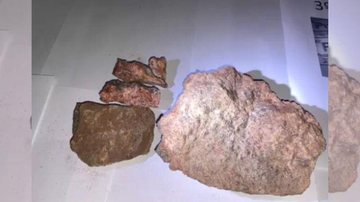 Supostas pedras de urânio apreendidas com dupla em Guarulhos Inacreditável: PCC estaria vendendo urânio em SP Pedras de urânio - Reprodução/TV Globo