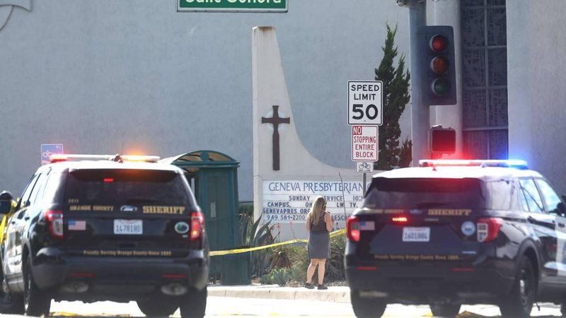 Em um dos ataques, um homem de 68 anos abriu fogo em uma igreja na Califórnia. O saldo foi de um morto e cinco feridos Após 10 mortes em mercado, EUA registram mais casos de tiroteios Igreja onde houve um tiroteio, em Laguna Woods, na Califórnia - Mario Tama / AFP
