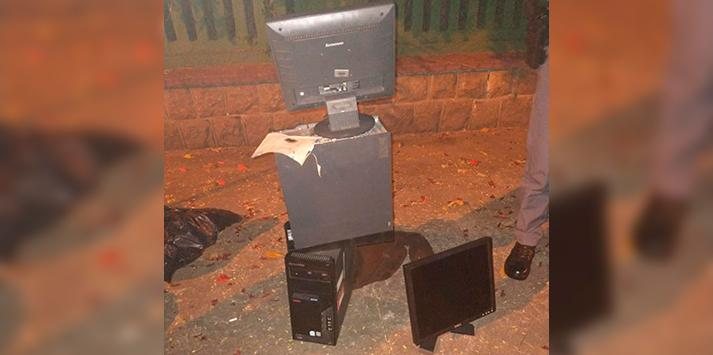 Dupla é presa ao ser flagrada com computadores furtados em unidade de saúde em Santosq Furto Qualificado - Duvulgação PMS