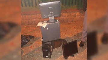 Dupla é presa ao ser flagrada com computadores furtados em unidade de saúde em Santosq Furto Qualificado - Duvulgação PMS