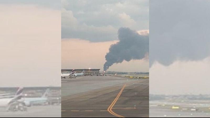 Fumaça do incêndio vista do Aeroporto Internacional de Guarulhos Incêndio de grandes proporções destrói fábrica na Grande SP | VÍDEO - Reprodução