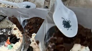 No vídeo é possível observar os ovos de chocolate cheios de 'bolinhas' semelhantes ao veneno de rato - Reprodução;/web